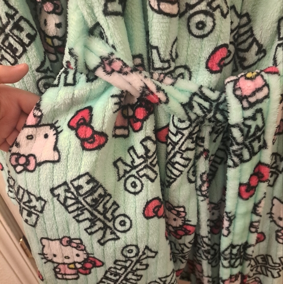 Hello Kitty Bows Mint Robe - Picture 3 of 6